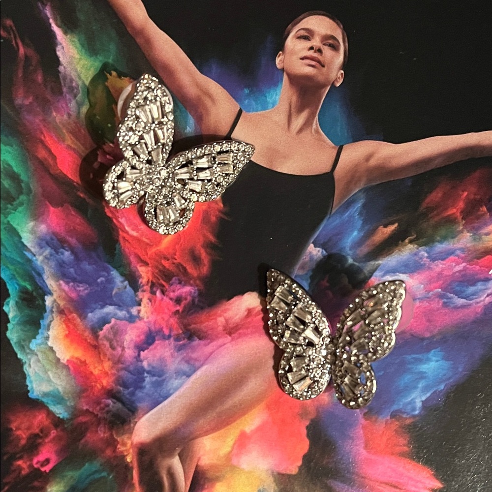 ✨5 for $25✨Silver Butterfly Earrings - Pierced